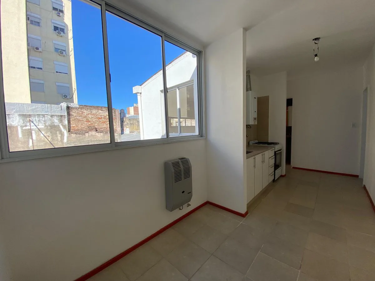 VENTA CASA DE PASILLO DOS DORMITORIOS ABASTO foto 4
