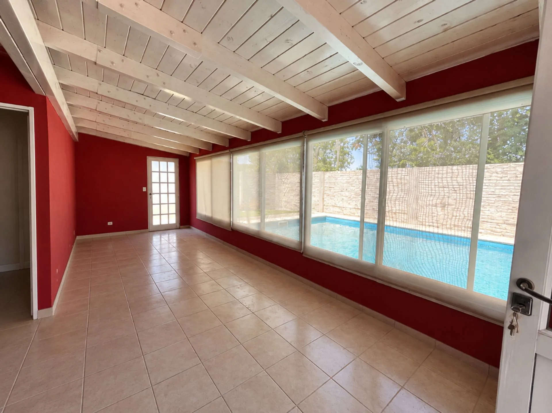 VENTA QUINCHO EN FUNES CON PILETA 1 DORMITORIO foto 3