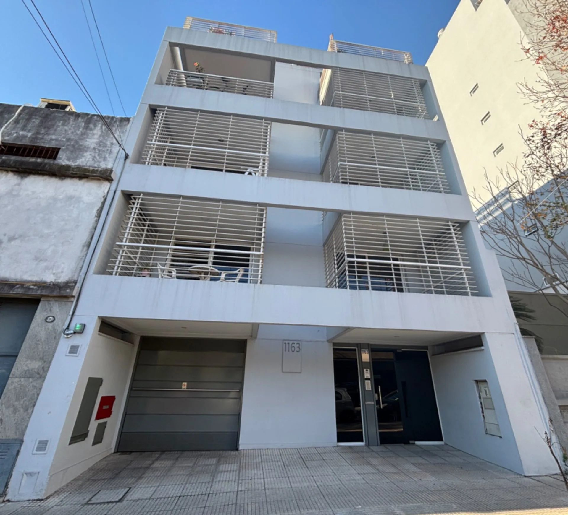 MONOAMBIENTE VENTA con 2 balcones / SUM / Parrilla foto 5