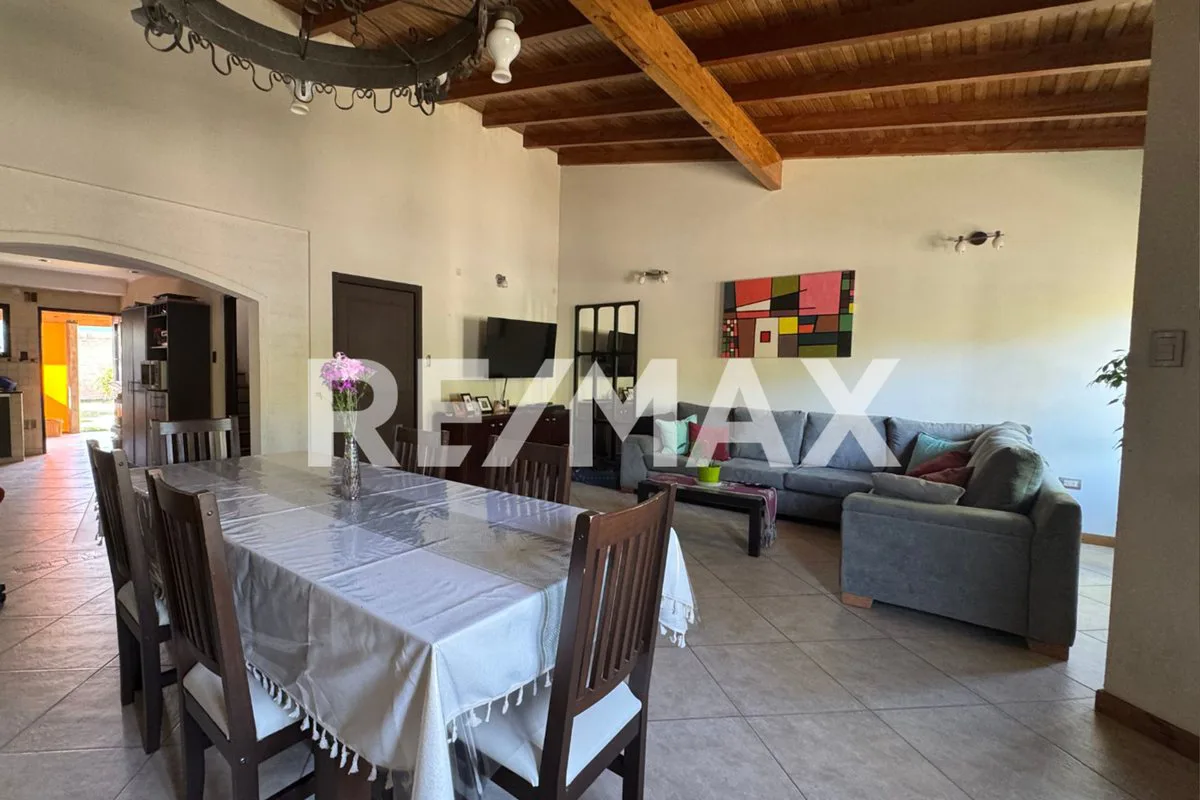 VENTA CASA 3 DORMITORIOS B° LAS VIÑAS CIPOLLETTI foto 4