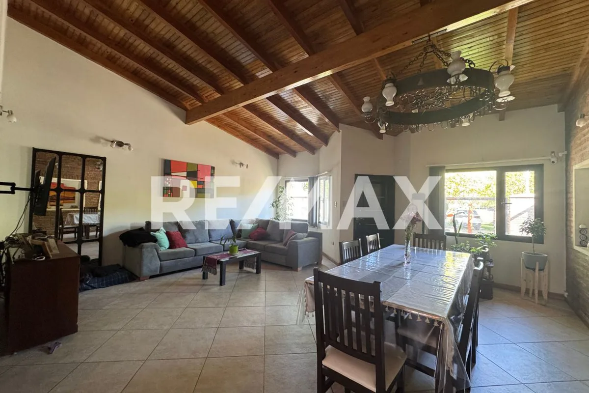 VENTA CASA 3 DORMITORIOS B° LAS VIÑAS CIPOLLETTI foto 5