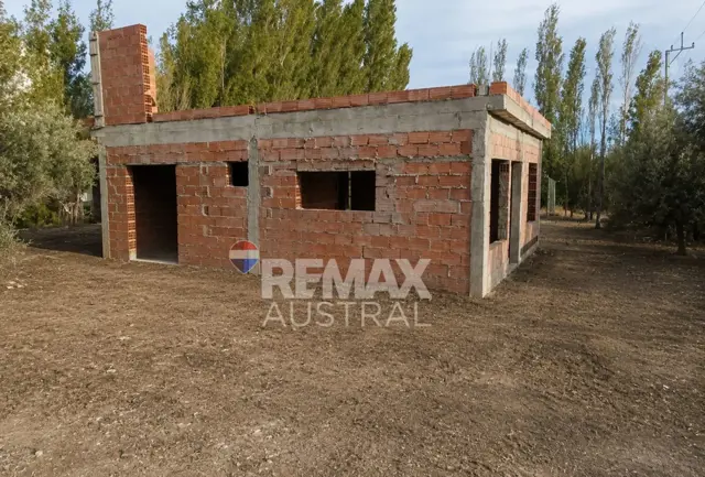 CASA A TERMINAR CON LOTE DE 557 MTS2