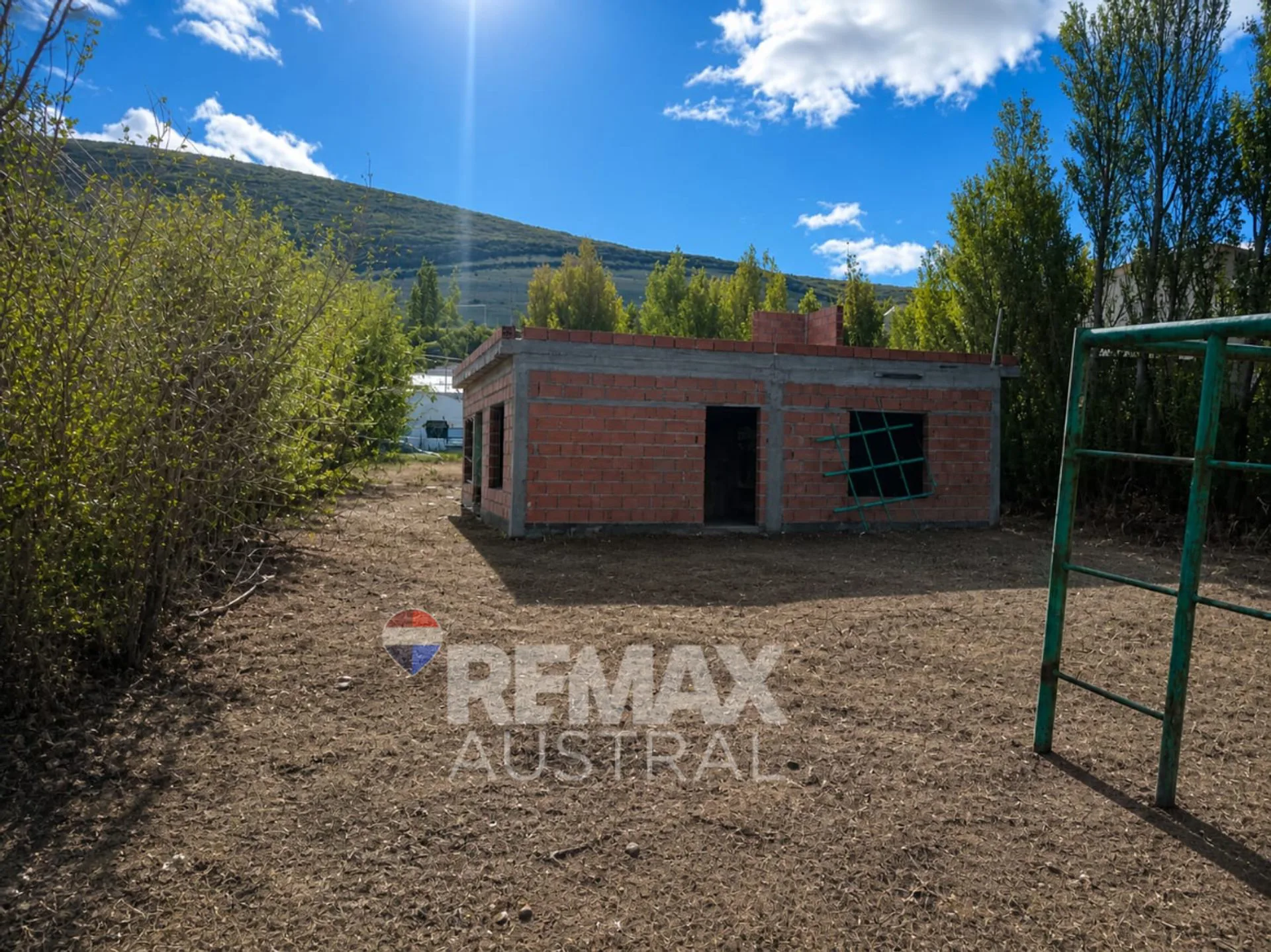 CASA A TERMINAR CON LOTE DE 557 MTS2 foto 3