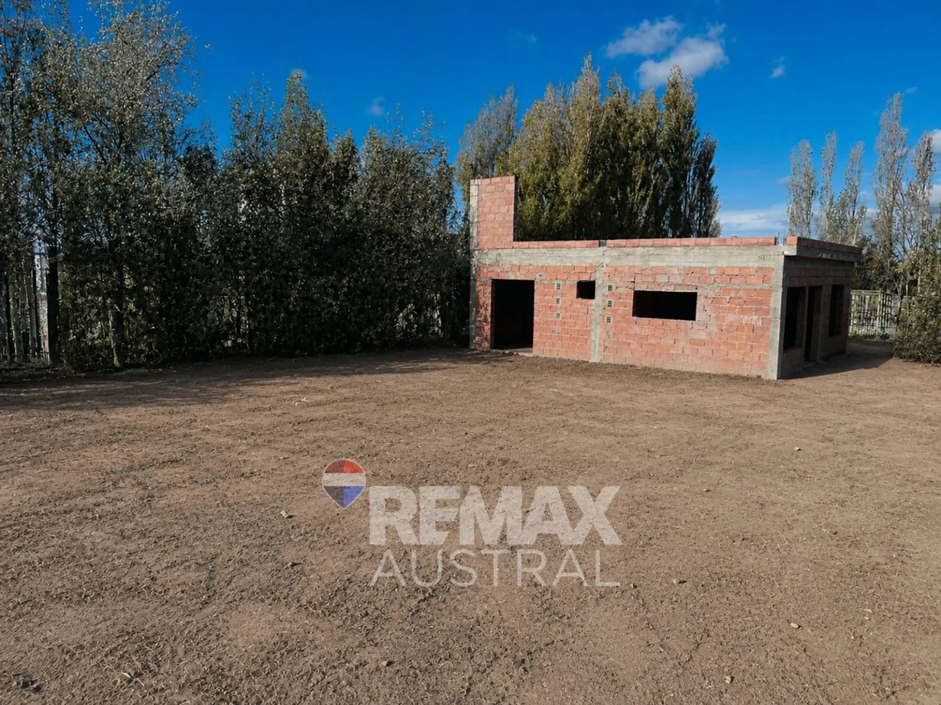 CASA A TERMINAR CON LOTE DE 557 MTS2 foto 4