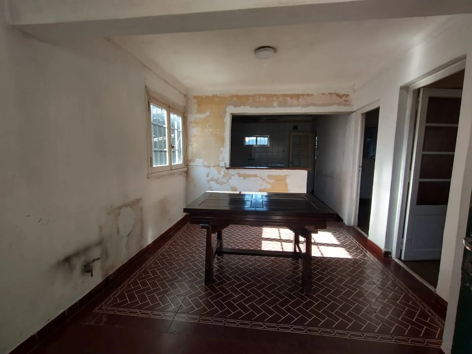 CASA CON PARQUE A RESTAURAR 3 AMBIENTES. MIRAMAR foto 2