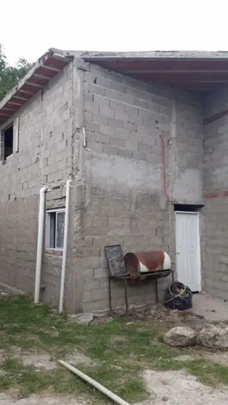 N°REF 1248- DOS PROPIEDADES SOBRE INCREÍBLE TERRENO DE 3300M2 UBICADO EN COSQUÍN A 150 M DE LA RUTA 38 Y A 8 CUADRAS DEL RIO COSQUIN. foto 3