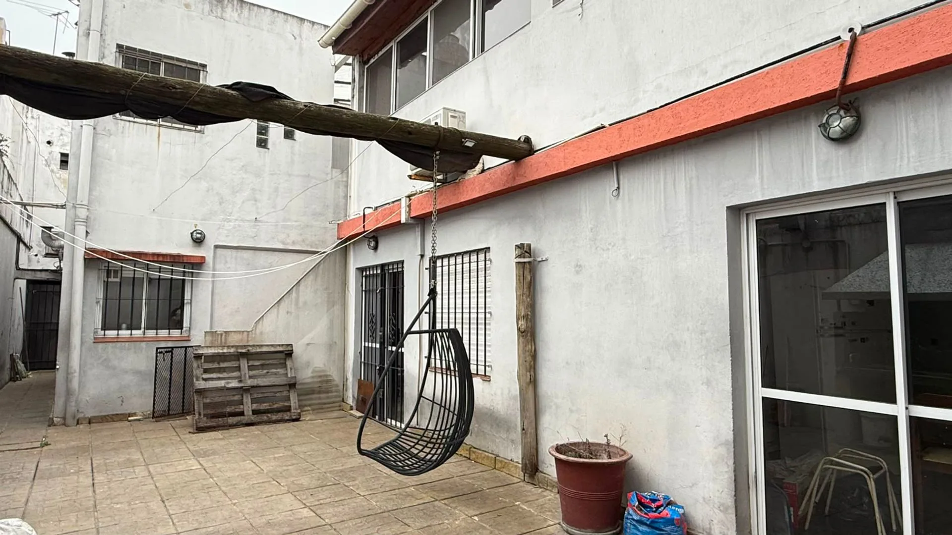 PH TIPO CASA EN VENTA 4 AMB CON PATIO Y QUINCHO foto 3