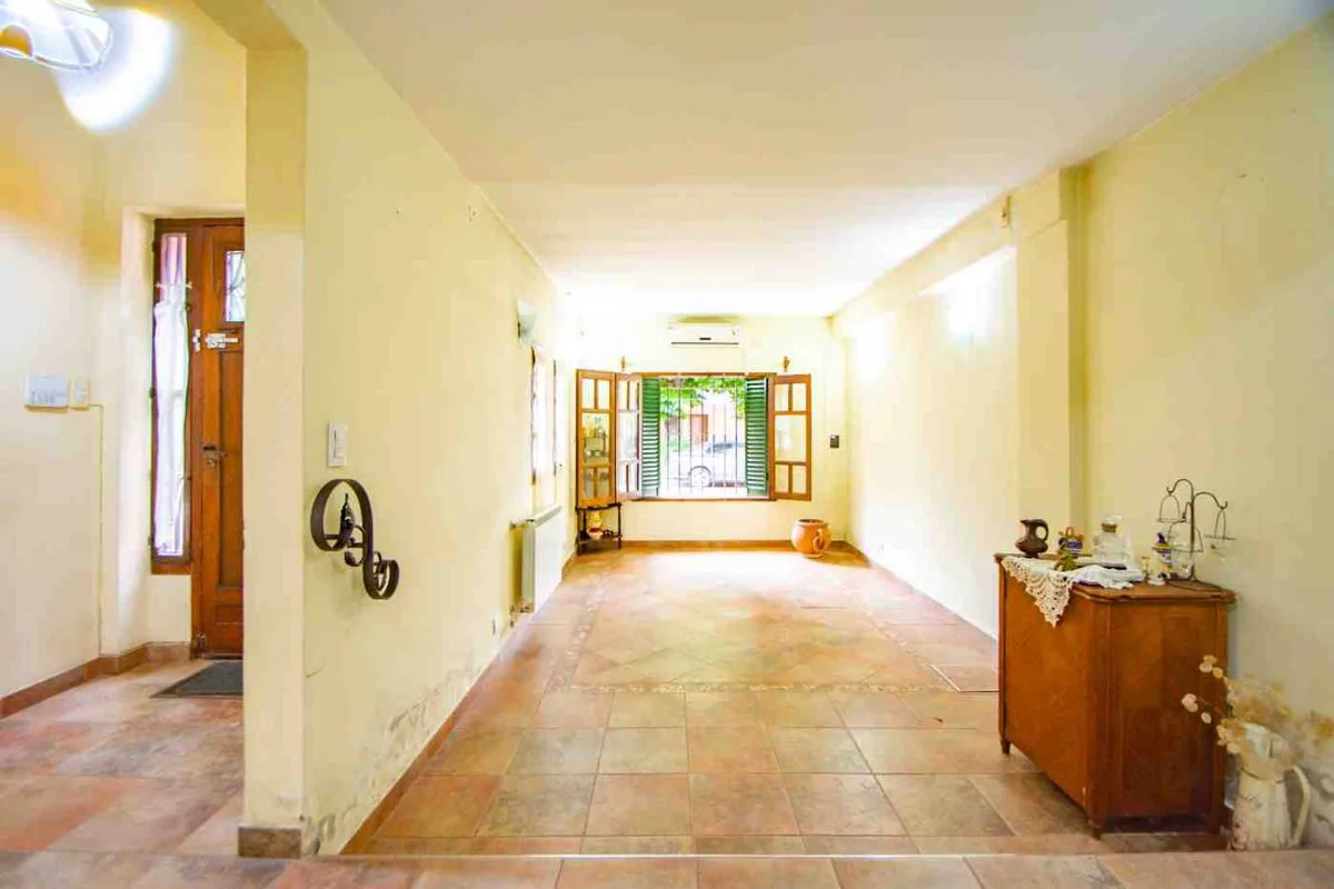 Casa de 4 ambientes en Versalles foto 4