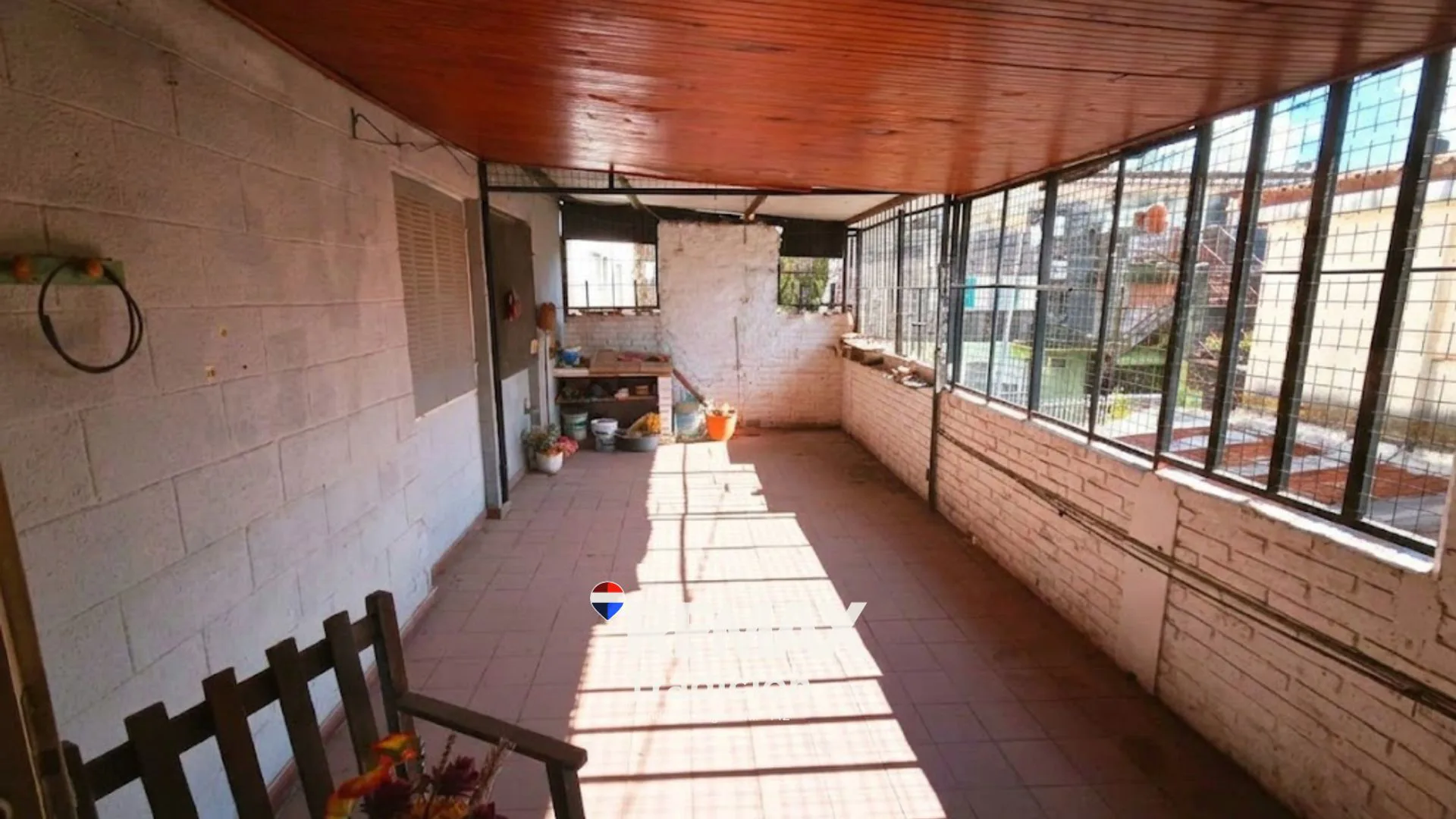 Venta amplio Departamento en  B San Cayetano foto 2