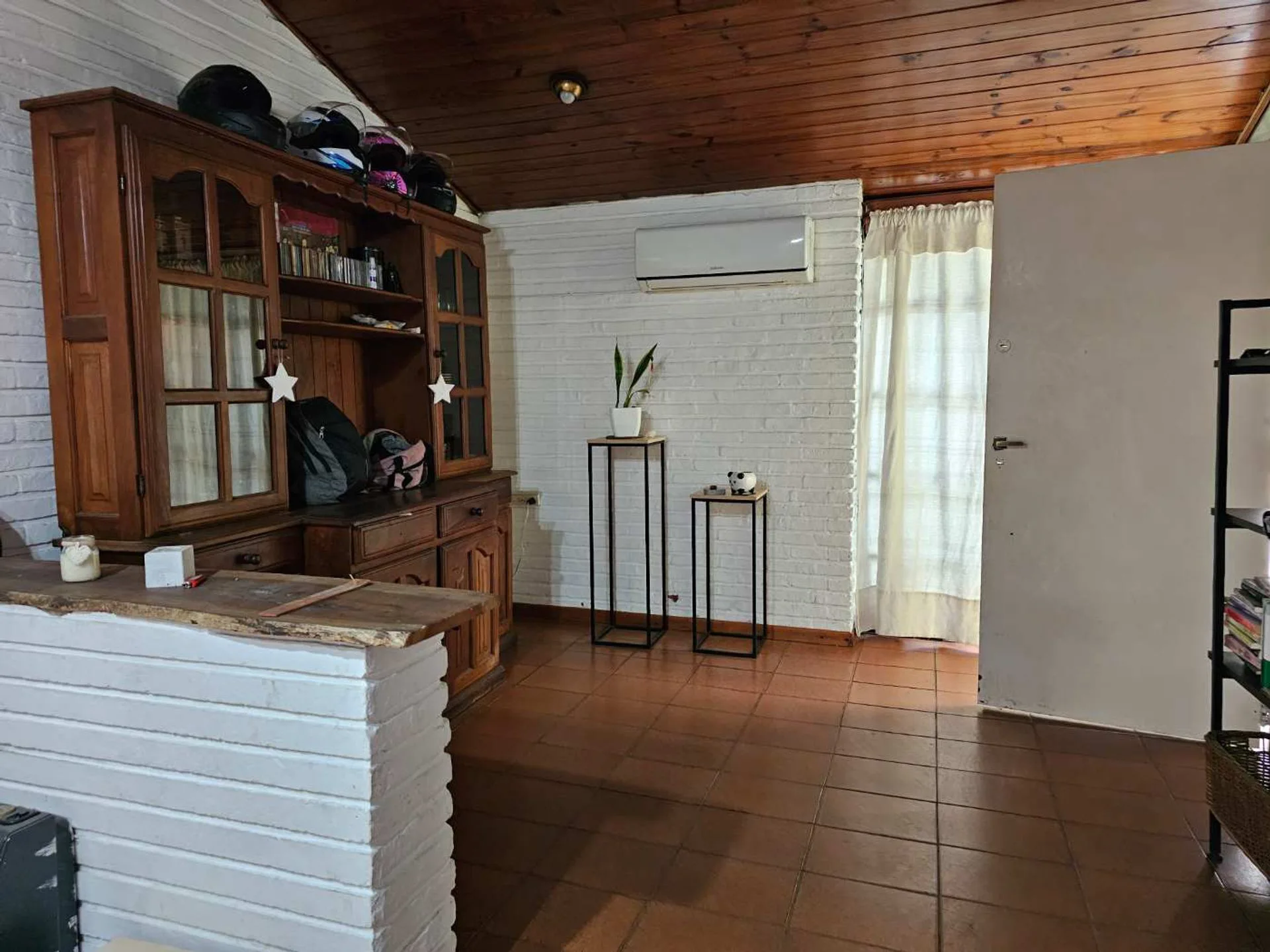 CASTELAR VENTA CASA 4 AMBIENTES 2 BAÑOS Y PARQUE foto 5