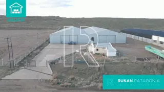 #AlquilerRUKAN | PREDIO ZONA INDUSTRIAL (GALPONES + VIVIENDA) | Caleta Olivia.- foto 3