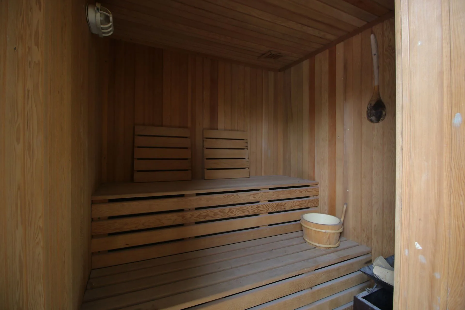 Venta casa 6 amb, pileta, quincho, jardín, jacuzzi foto 3