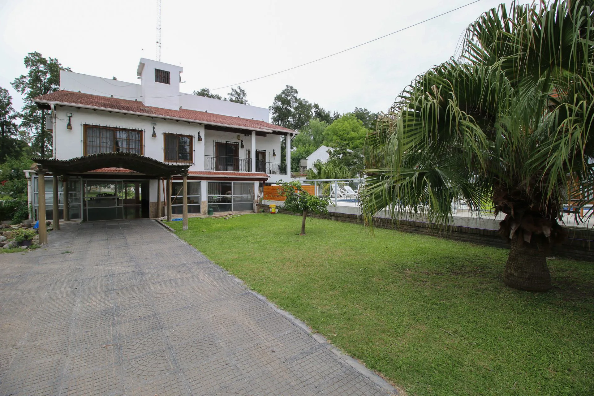 Venta casa 6 amb, pileta, quincho, jardín, jacuzzi foto 5