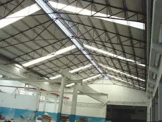 Excelente galpón en alquiler foto 3