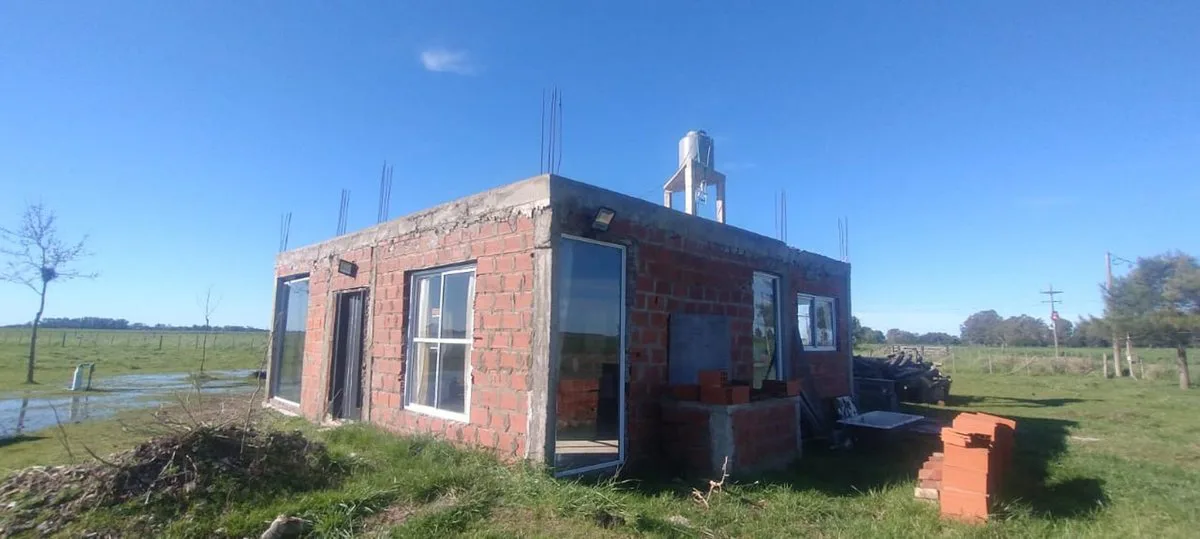 CASA EN VENTA SAN MIGUEL DEL MONTE 4 AMBIENTES foto 2