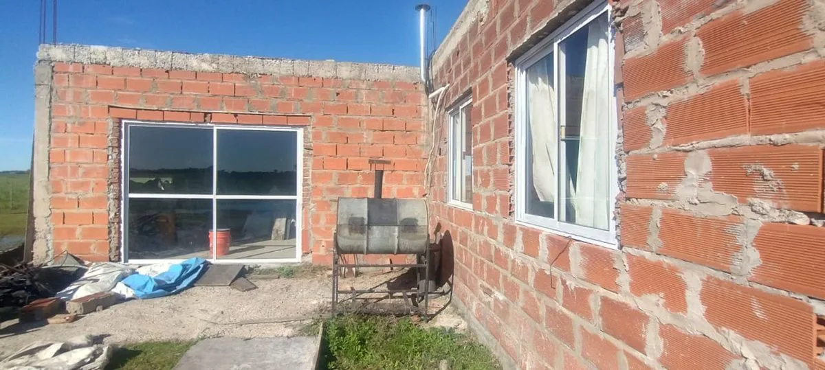 CASA EN VENTA SAN MIGUEL DEL MONTE 4 AMBIENTES foto 3