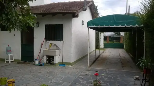 CASA TRES AMB.PARQUE PILETA.APTA CREDITO BANCARIO!!!
LOTE 10X36M
BOMBA SUMERGIBLE
POZO ABSORVENTE
GALPON