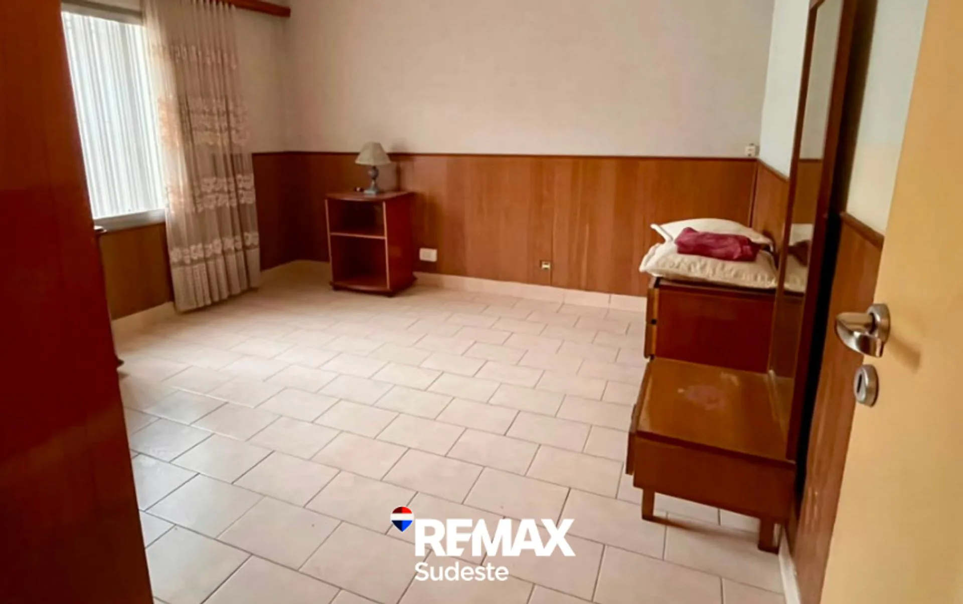 SE VENDE CASA + LOCAL+ GARAGE 2 AUTOS+QUINCHO foto 5