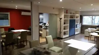 Excelente galpón de 1000 m2 cub con techo parabólico con puente grua foto 2