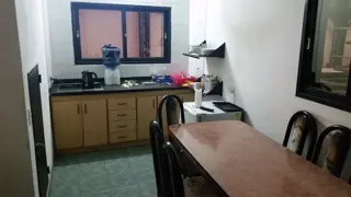 Excelente galpón de 1000 m2 cub con techo parabólico con puente grua foto 4
