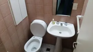 Excelente galpón de 1000 m2 cub con techo parabólico con puente grua foto 5
