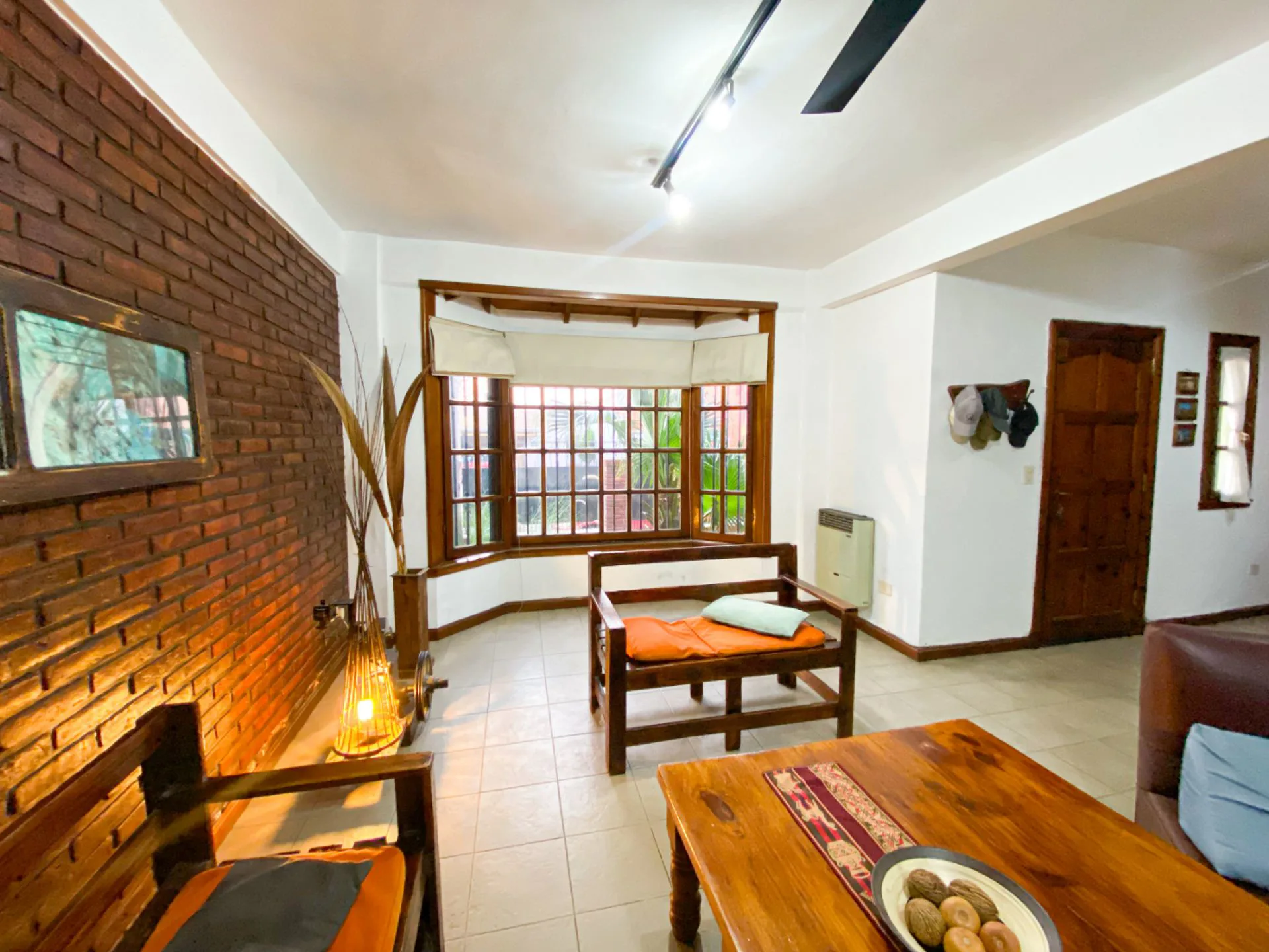 VENTA CASA 5 AMBIENTES TIGRE C/ JARDIN Y GARAGE foto 2