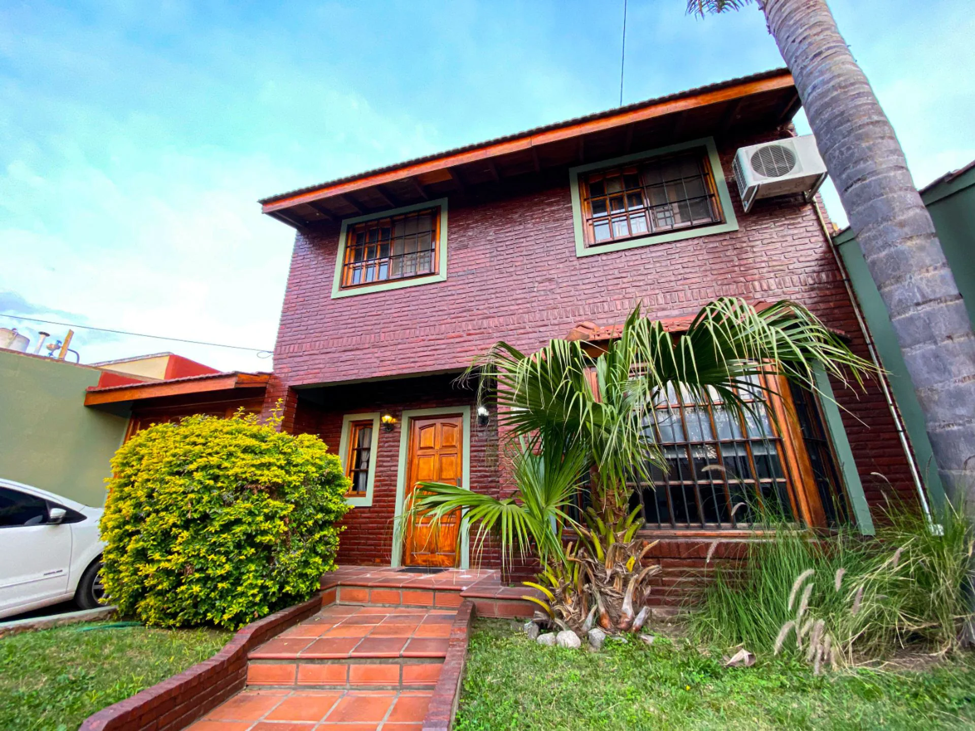VENTA CASA 5 AMBIENTES TIGRE C/ JARDIN Y GARAGE foto 4