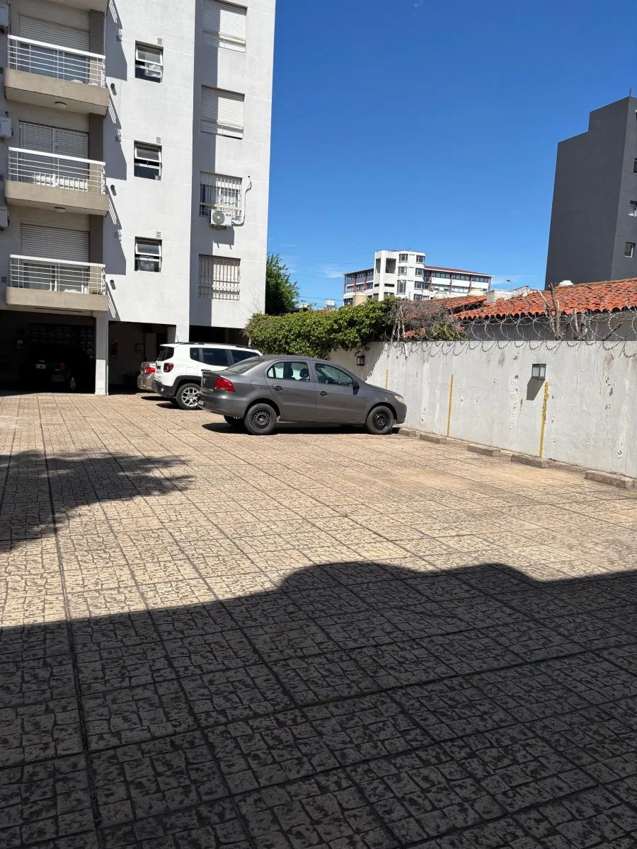 OPORTUNIDAD | Cocheras descubiertas | Zona Morón Centro | A 4 cuadras de la estacíon foto 5