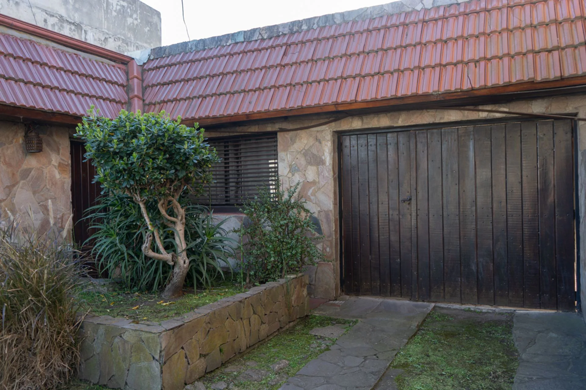 CASA 2 DORMITORIOS VENTA  VILLA ELVIRA CON PILETA foto 5