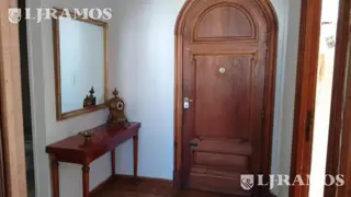 Santa Fe 2300. Alquiler. techos altos . Amplios ambientes. foto 1