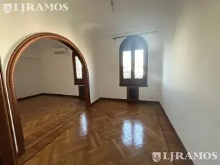 Santa Fe 2300. Alquiler. techos altos . Amplios ambientes. foto 4