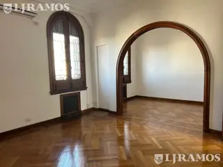 Santa Fe 2300. Alquiler. techos altos . Amplios ambientes. foto 5