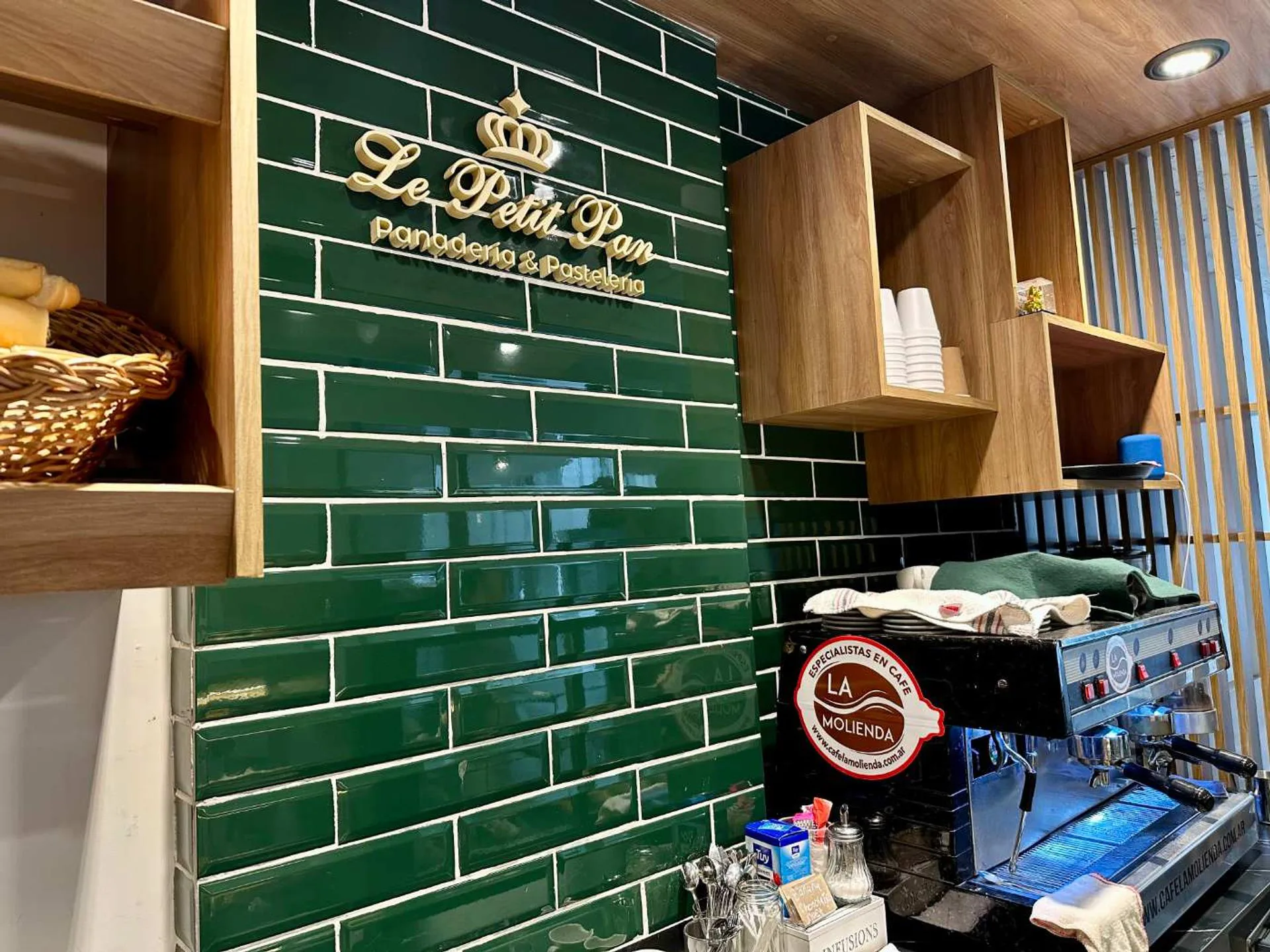 VENTA FONDO DE COMERCIO, CAFE Y PANADERIA foto 4