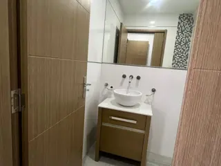 4 ambientes , 3 hab ,3 baños , cocina y lav ind, piscina ,cocheraybaulera foto 4