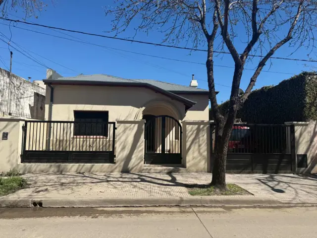Se vende casa antigua en Venado Tuerto