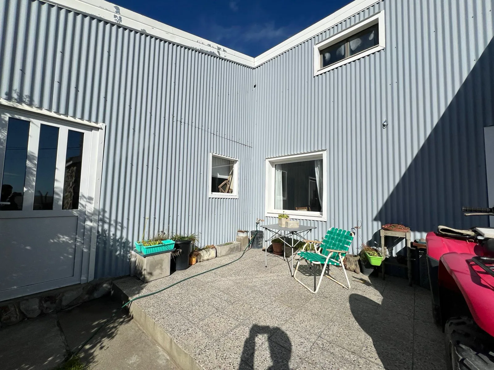 VENTA – CASA 2 DORMITORIOS – BARRIO AUSTRAL foto 2