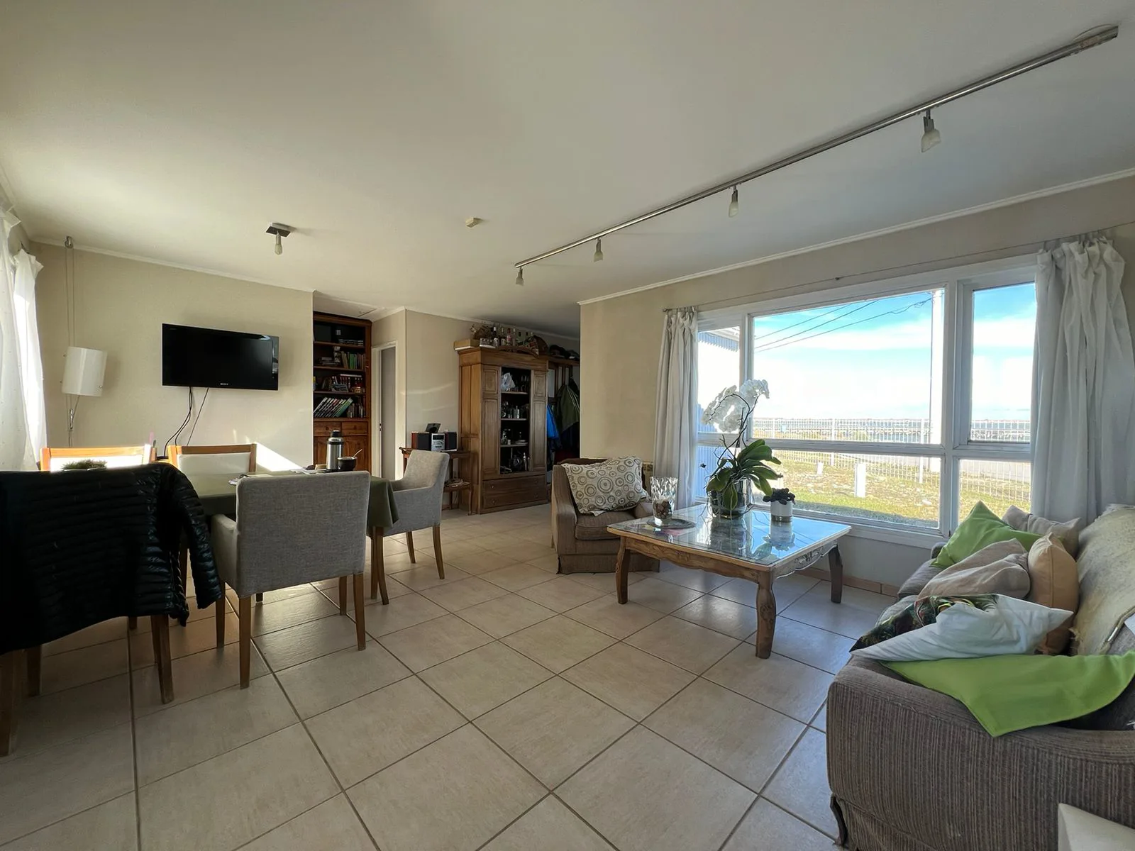 VENTA – CASA 2 DORMITORIOS – BARRIO AUSTRAL foto 4