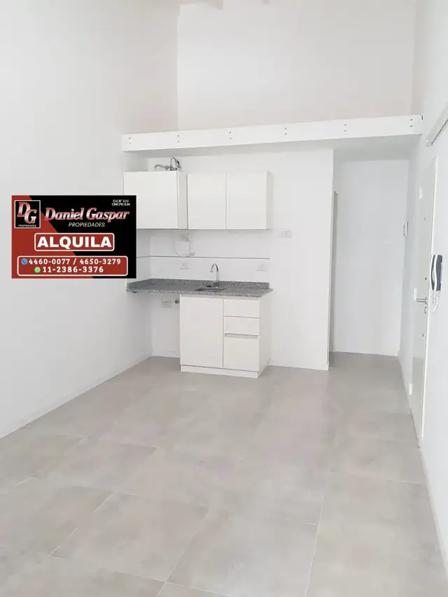 ALQUILER - MONOAMBIENTE EN PRIMER PISO - IMPECABLE ESTADO