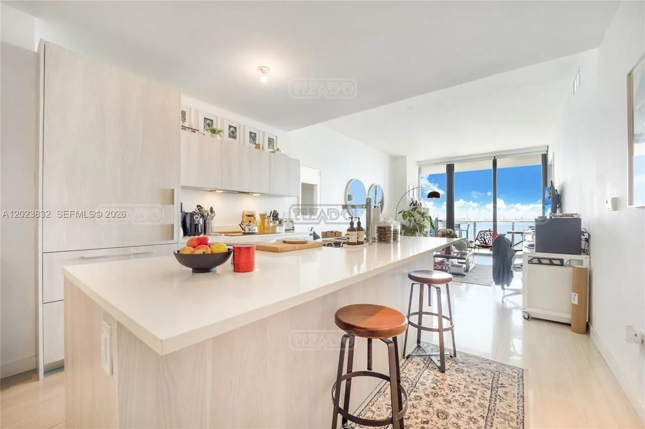 480 NE 31st #1602 400 foto 3