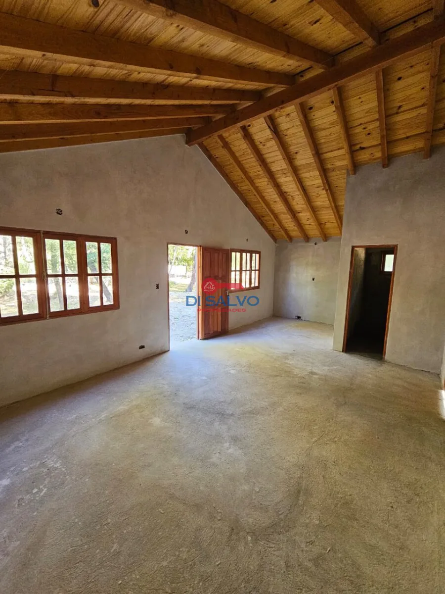 ¡Oportunidad única para invertir! 1000 m2 con Casa a terminar - Las Golondrina foto 3