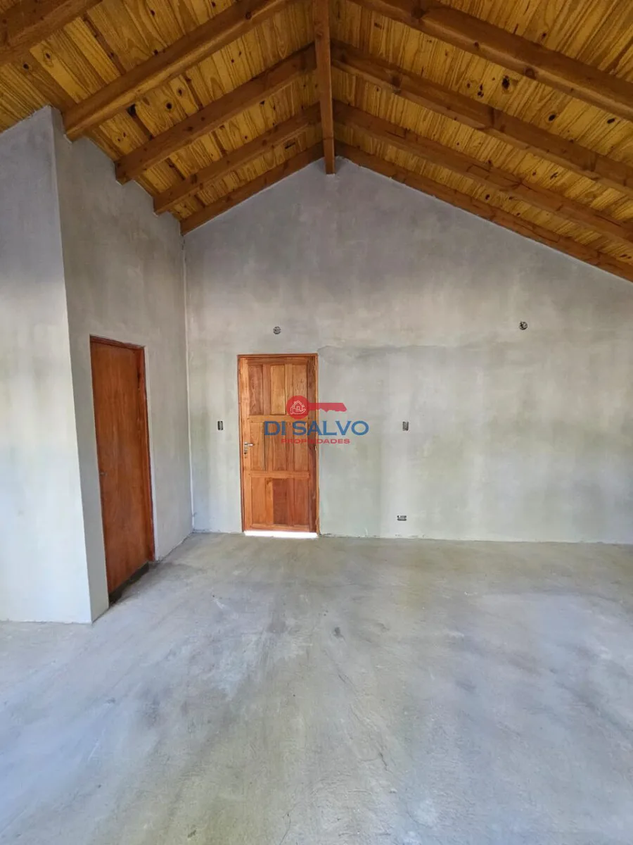 ¡Oportunidad única para invertir! 1000 m2 con Casa a terminar - Las Golondrina foto 5