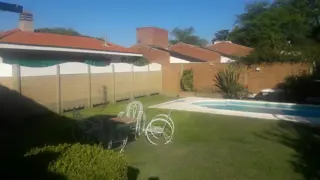 DEPTO PARA 2/3 PERSONAS CON PARQUE. PILETA. ASADOR. A METROS DEL LAGO SAN ROQUE foto 2