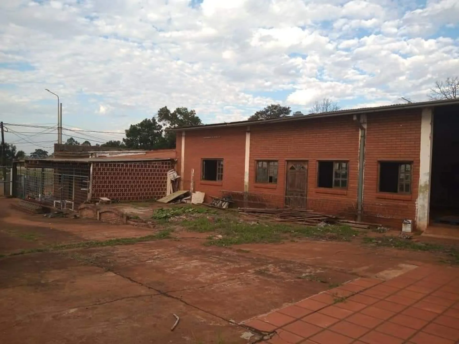 vendo o permuto Galpon Sobre Ruta 12 en Venta frente Gonzalez automovilez alquiler con opcion a compra foto 2