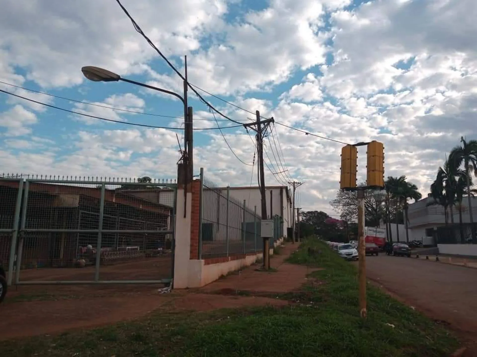 vendo o permuto Galpon Sobre Ruta 12 en Venta frente Gonzalez automovilez alquiler con opcion a compra foto 3