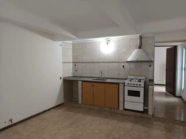 VENTA DEPTO.1 DORM. CON PATIO ECHESORTU A RECICLAR