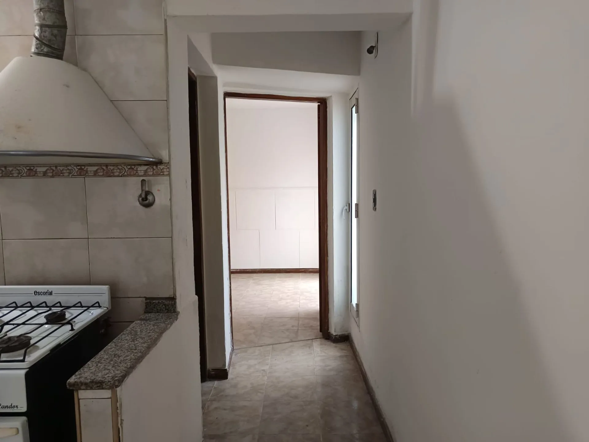 VENTA DEPTO.1 DORM. CON PATIO ECHESORTU A RECICLAR foto 3