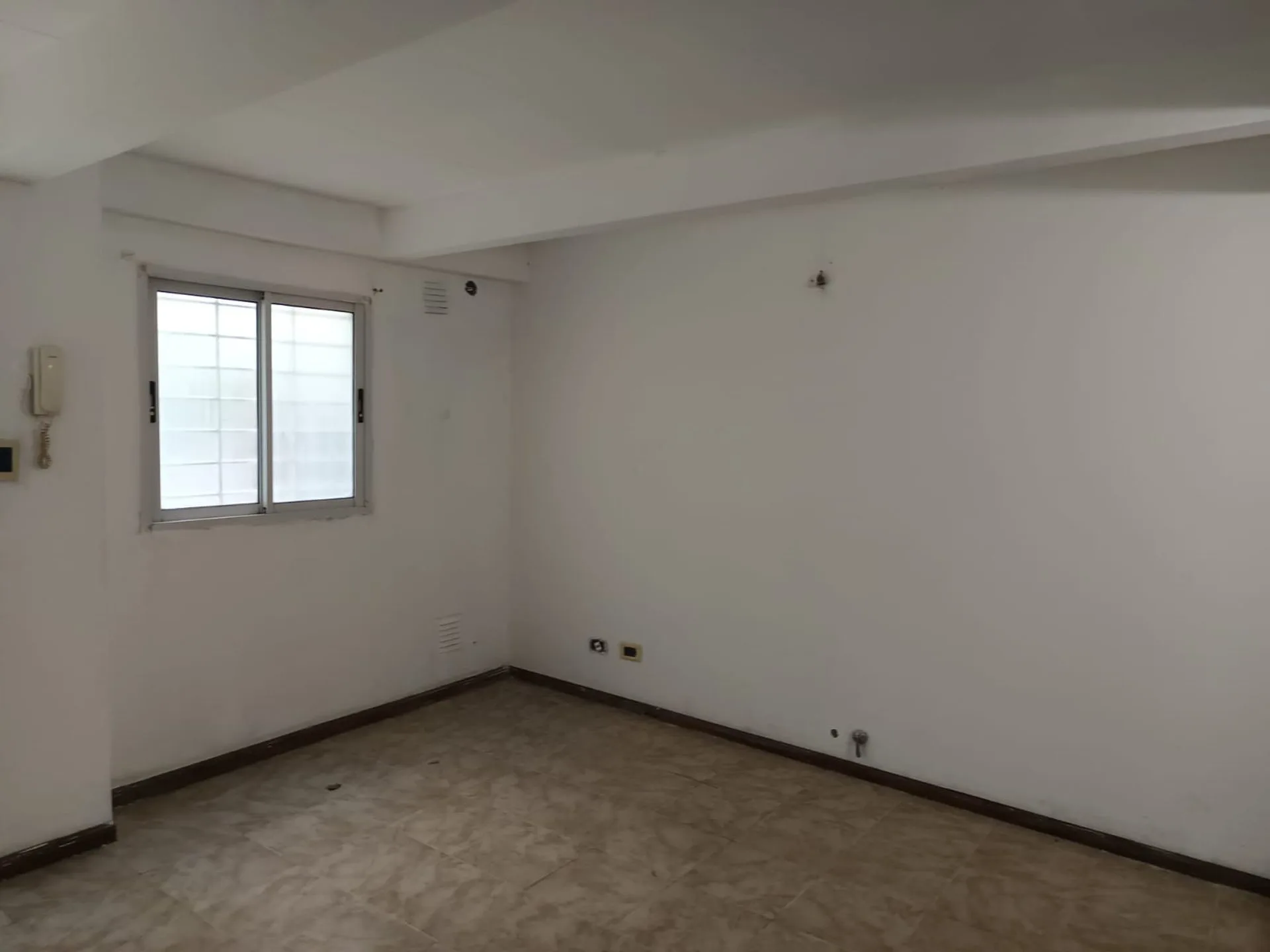 VENTA DEPTO.1 DORM. CON PATIO ECHESORTU A RECICLAR foto 4