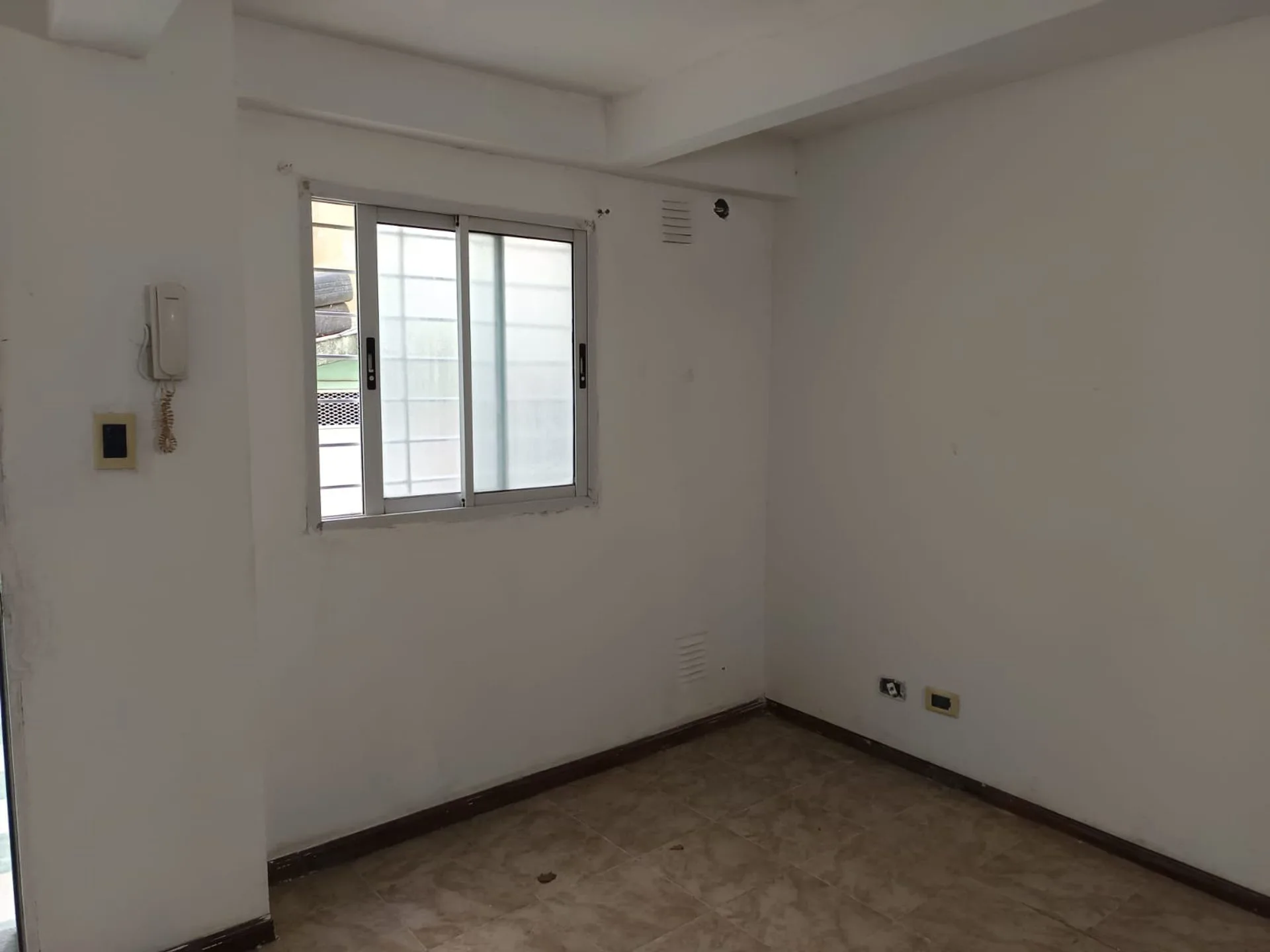 VENTA DEPTO.1 DORM. CON PATIO ECHESORTU A RECICLAR foto 5