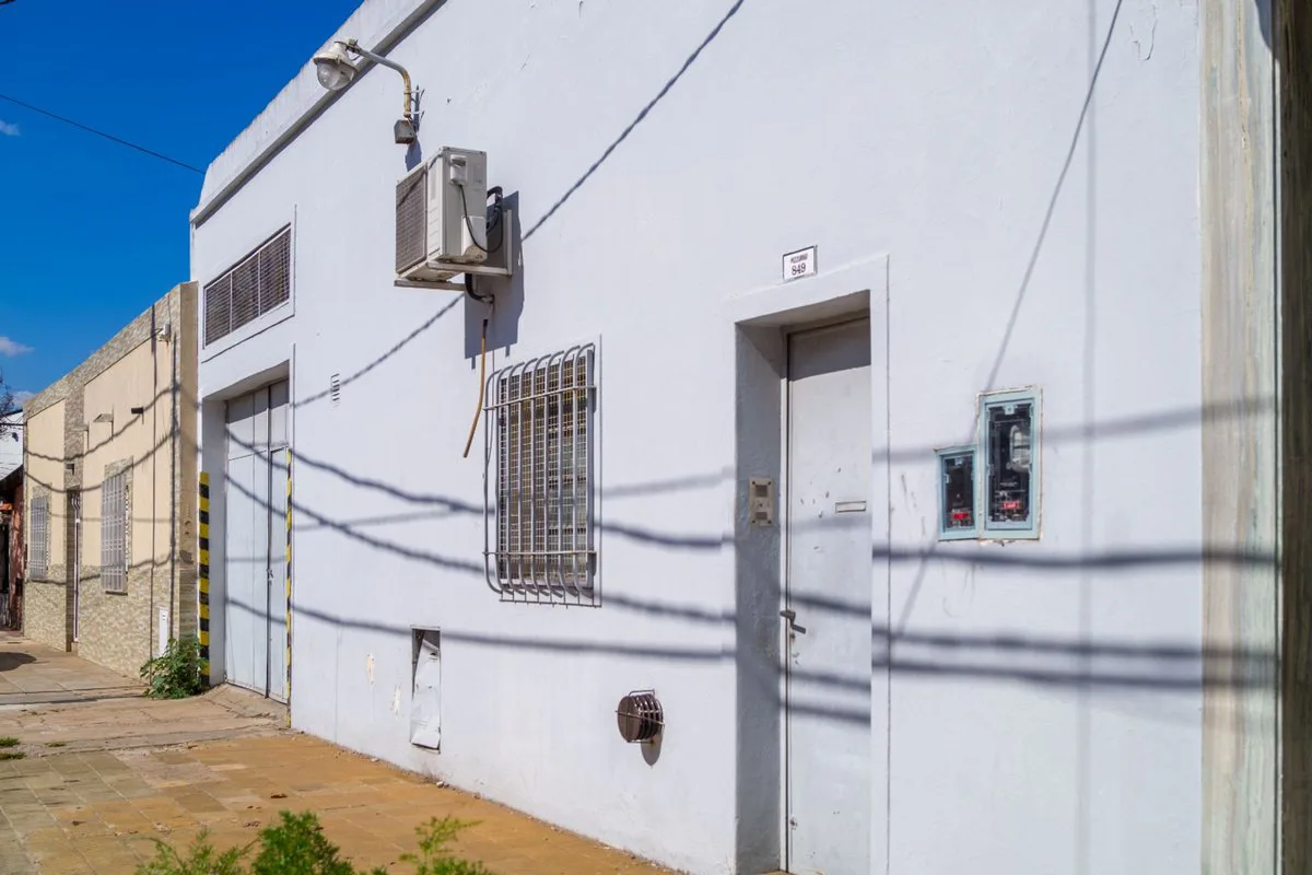 VENTA DEPOSITO EN CALLE PIZZURNO 800 RAMOS MEJIA foto 3