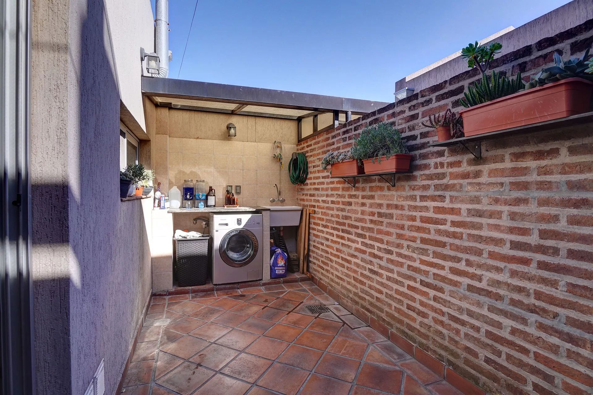 PH 4 AMB EN VENTA EN LOMAS DEL MIRADOR CON PATIO foto 4